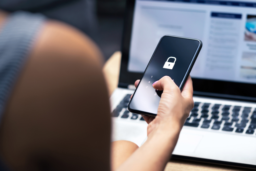 Kā atpazīt un izvairīties no krāpniekiem internetā